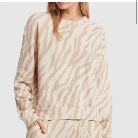 Monrow set Boxy Zebra Print Crew Neck Sweatshirt and joggers - Picture 2 of 5